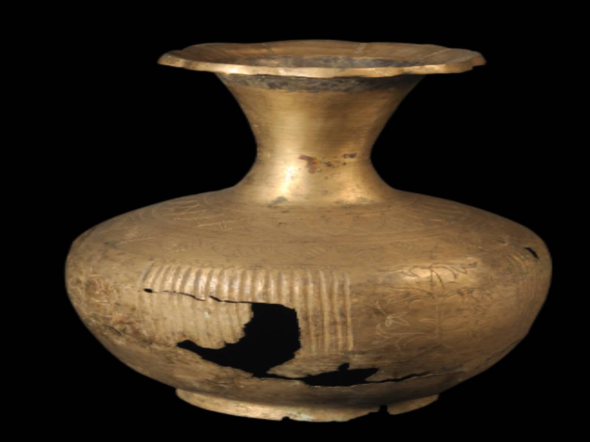 Elegant brass water vessel Elegant brass water vessel
