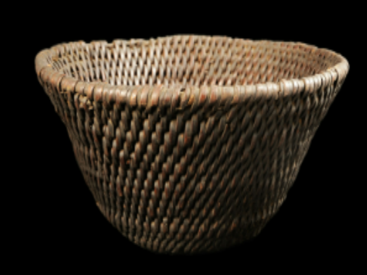 Chiro: Traditional Cane Basket of the Red Kaffir Tribe Chiro: Traditional Cane Basket of the Red Kaffir Tribe