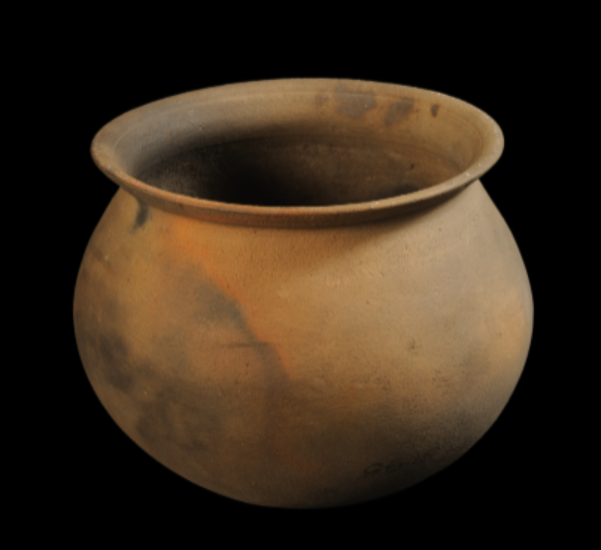 A traditional spherical earthen pot (Tipli) A traditional spherical earthen pot (Tipli)