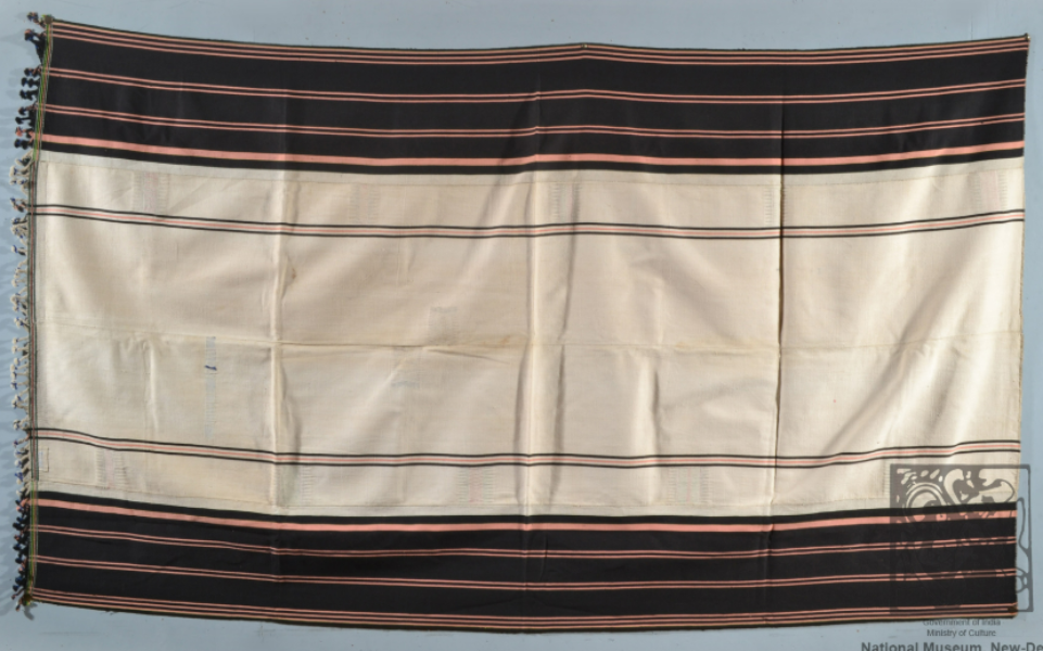 Loramucha: The Traditional Textile Shawl Loramucha: The Traditional Textile Shawl