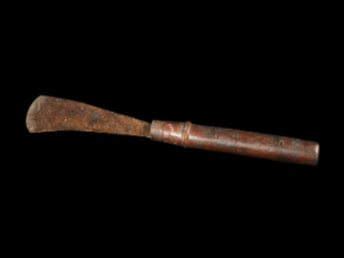 Curved iron blade Curved iron blade