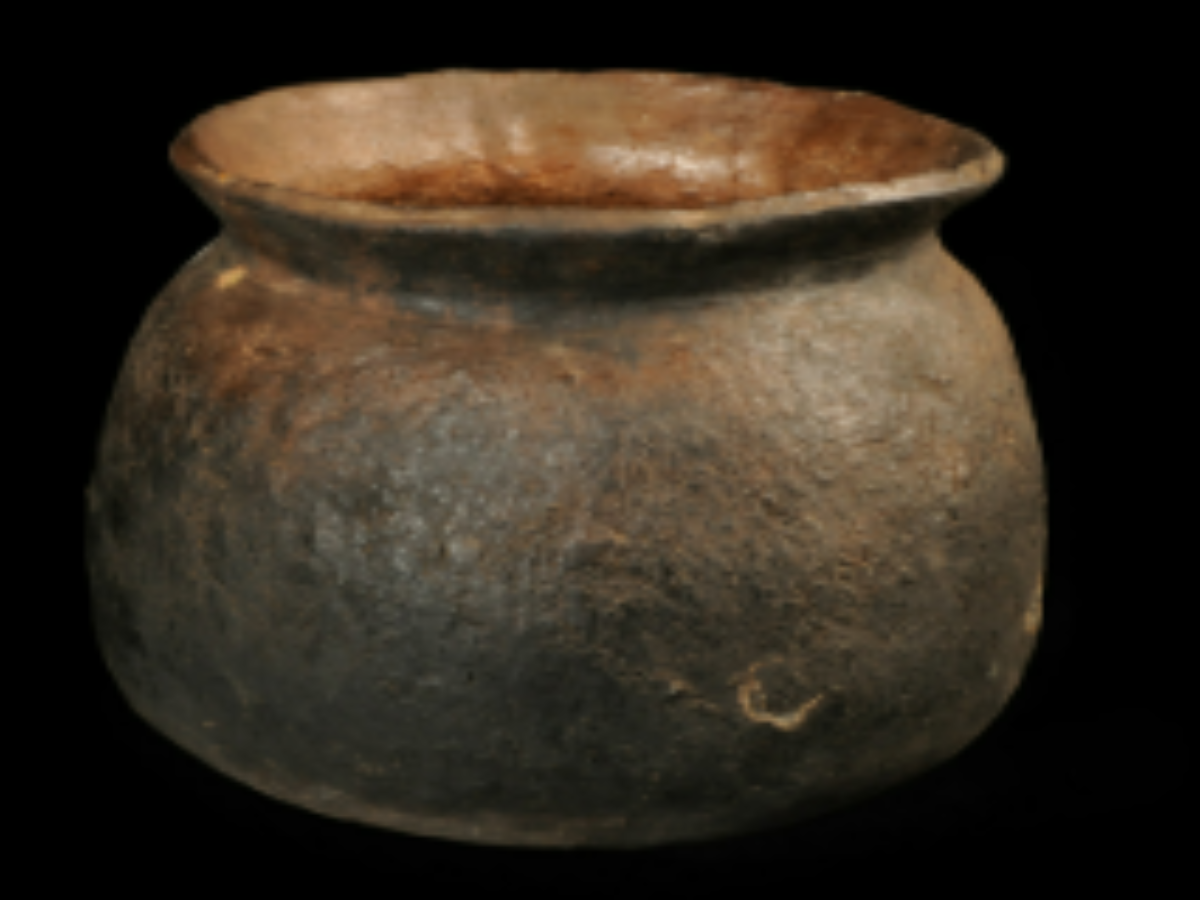 Black Earthen Cooking Vessel Black Earthen Cooking Vessel