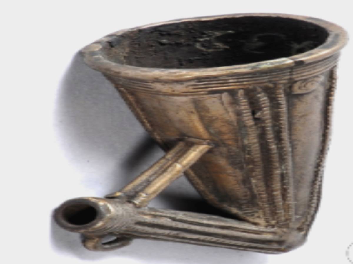 Pipe is made of brass Pipe is made of brass