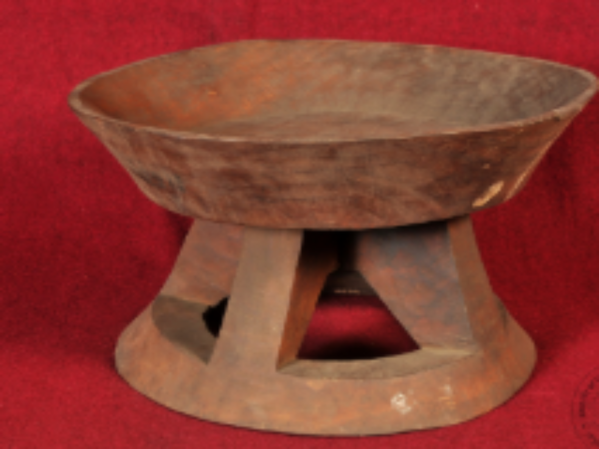 Wooden Dish with Legs Wooden Dish with Legs