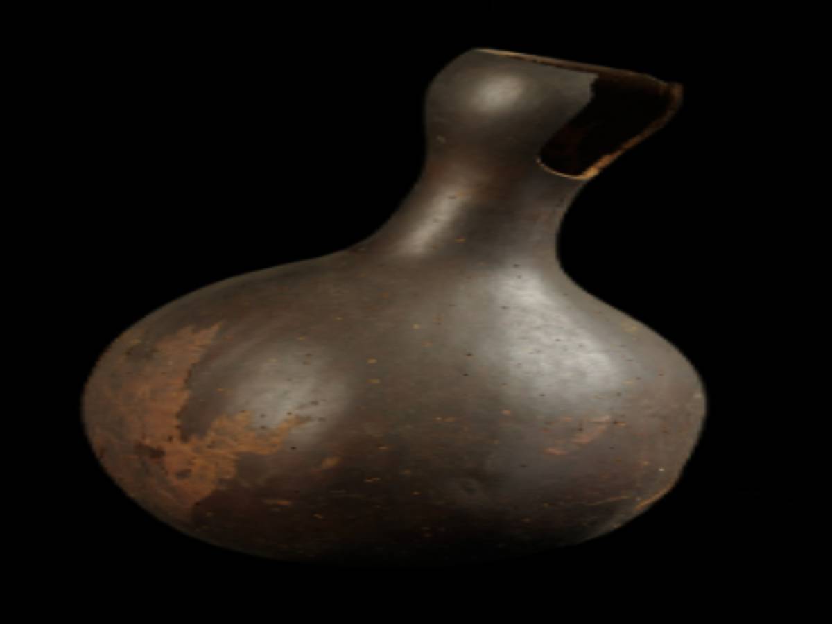Pot with a bulbous body, crafted from a dried gourd Pot with a bulbous body, crafted from a dried gourd