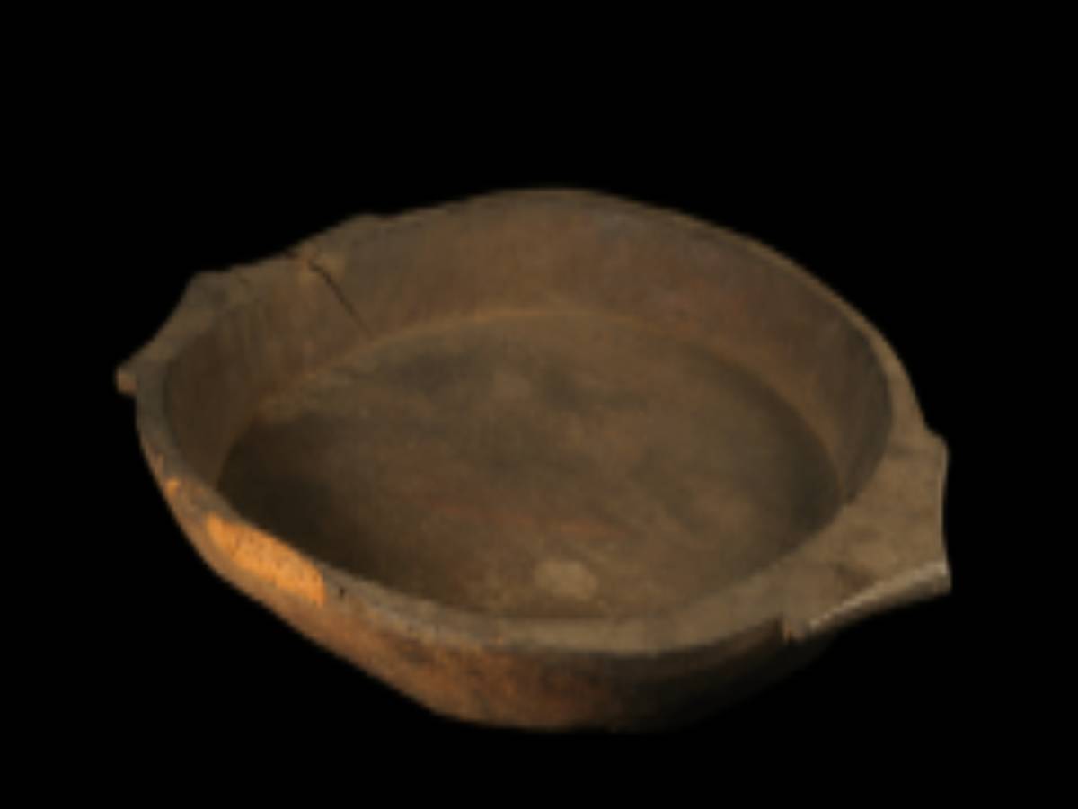 Flattened wooden dish Flattened wooden dish