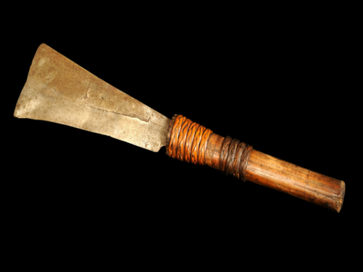 Traditional Iron Dao of the Lotha Naga Tribe Traditional Iron Dao of the Lotha Naga Tribe