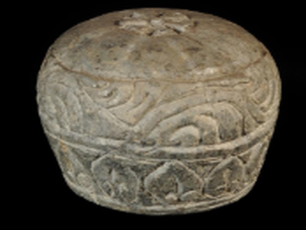 Circular paperweight of santhal tribe Circular paperweight of santhal tribe