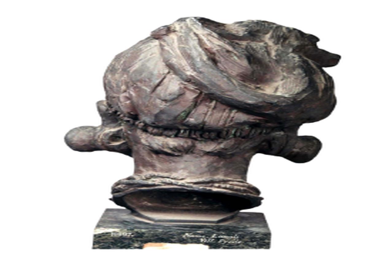 Bronze Effigy Bronze Effigy