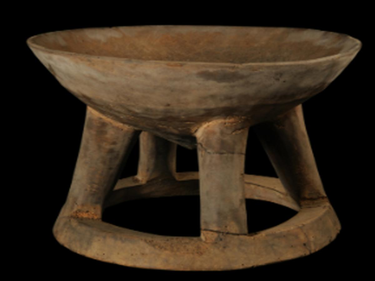 Lotha Wooden Plate with Elevated Base Lotha Wooden Plate with Elevated Base