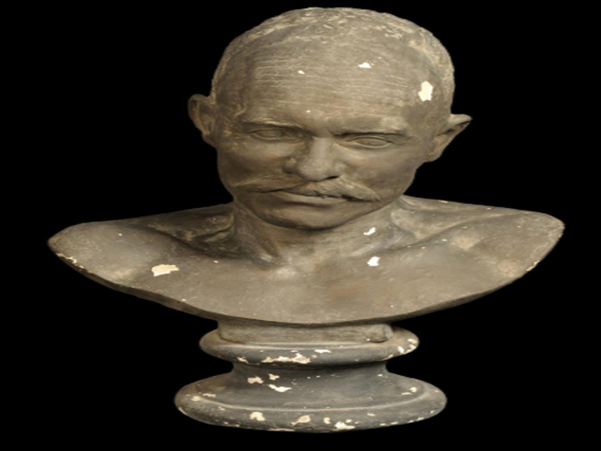 bust of a Kol male bust of a Kol male