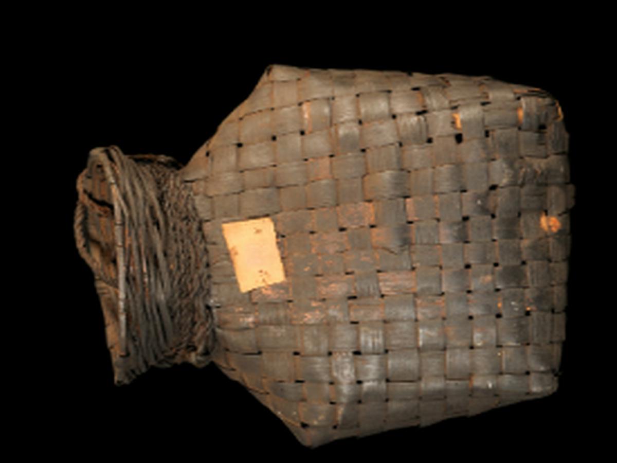 Murdi Jug-Shaped Bamboo Fishing Basket Murdi Jug-Shaped Bamboo Fishing Basket