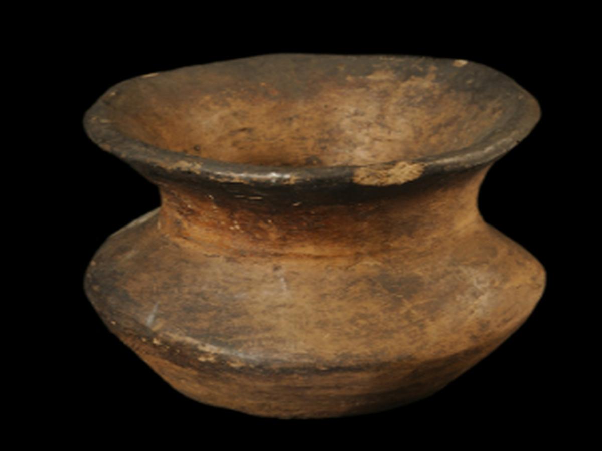 Wide-Mouthed Earthen Pot Wide-Mouthed Earthen Pot