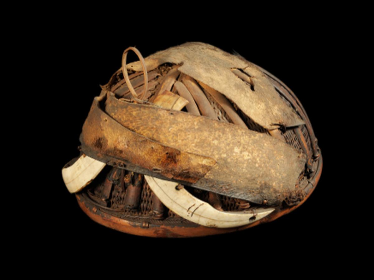 Cane Helmet with Bear's Teeth Cane Helmet with Bear's Teeth