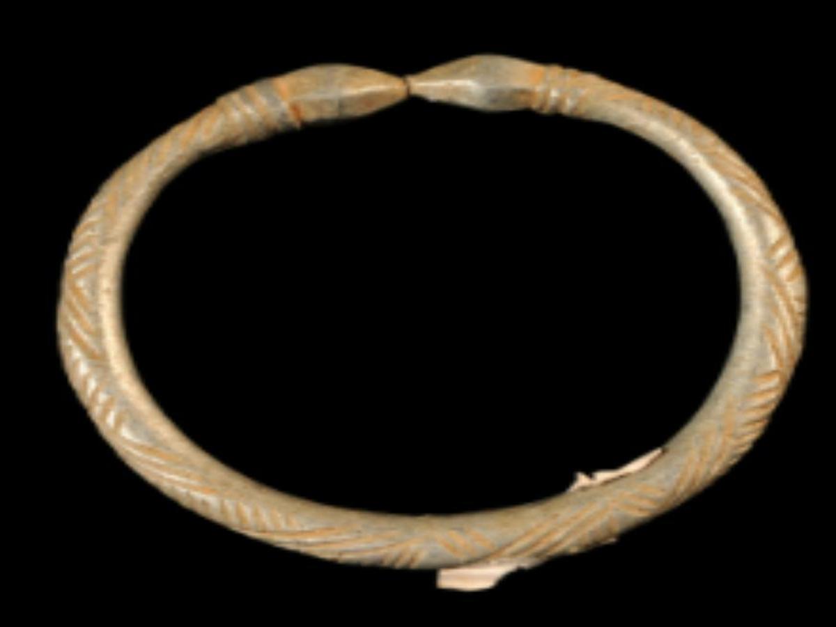 Mathi: Traditional Metal Bangle Mathi: Traditional Metal Bangle