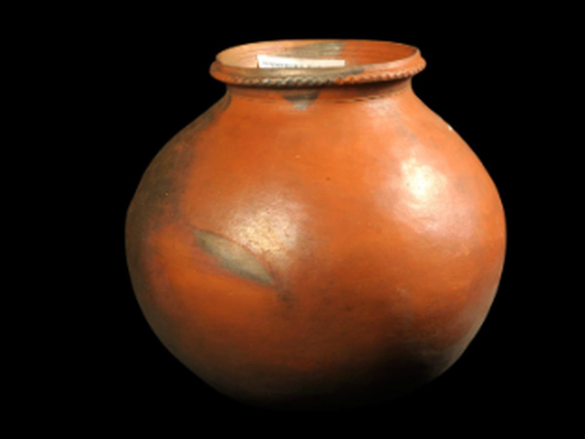 Pendom Khui clay vessel Pendom Khui clay vessel