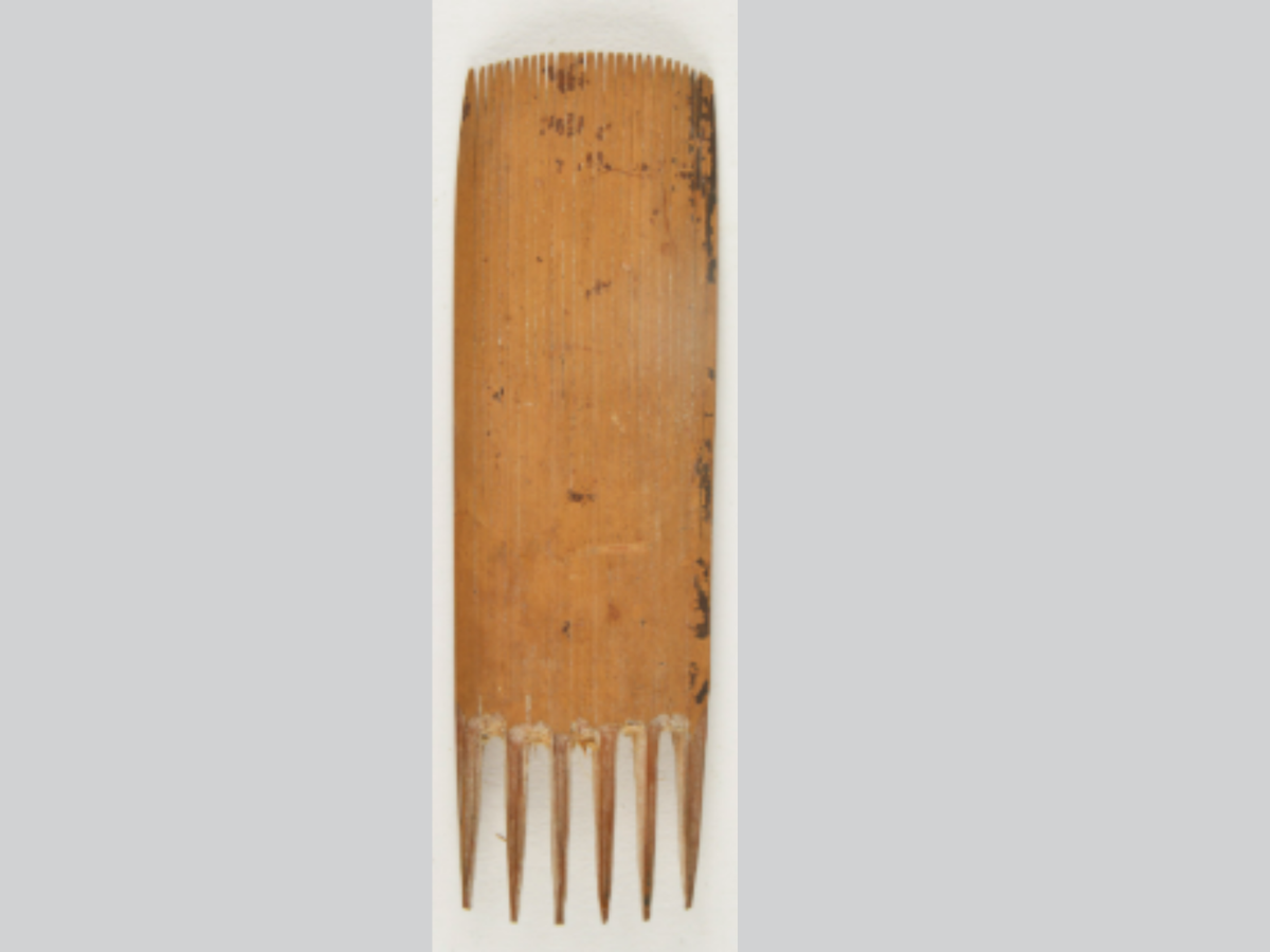 Apatani’s Double-Sided Wooden Comb Apatani’s Double-Sided Wooden Comb