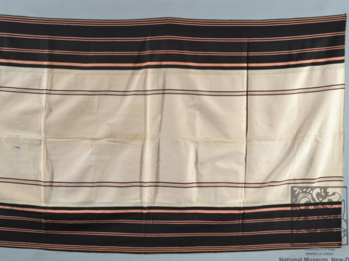 Loramucha: The Traditional Textile Shawl Loramucha: The Traditional Textile Shawl