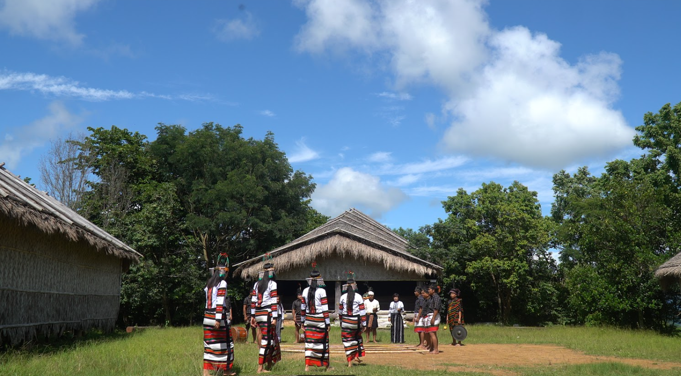 Mizo People doing Cheraw Dance Mizo People doing Cheraw Dance