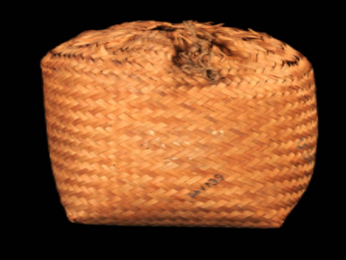 Basket made up of rope Basket made up of rope