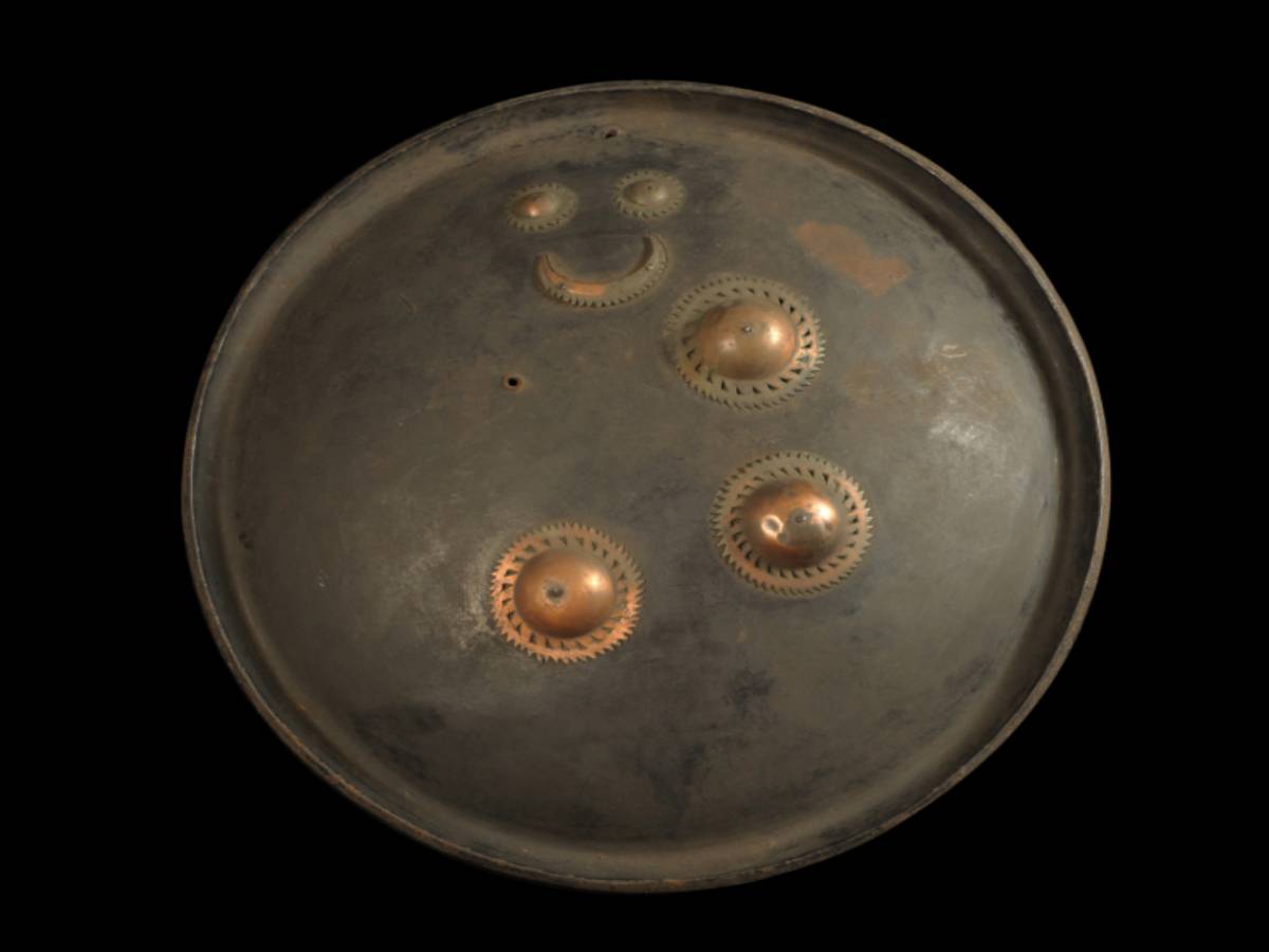 Dhal – The Lacquered Wooden Shield Dhal – The Lacquered Wooden Shield