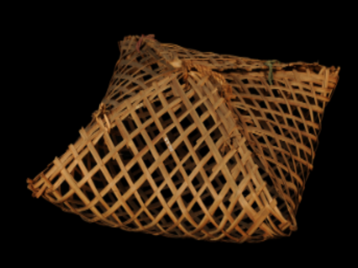 A quadrangular bamboo basket A quadrangular bamboo basket