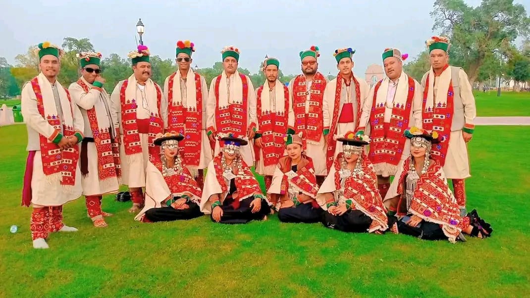 Traditional Costumes and Jewellery Traditional Costumes and Jewellery