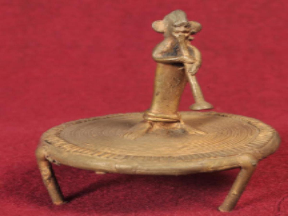 Brass sculpture of musical doll Brass sculpture of musical doll