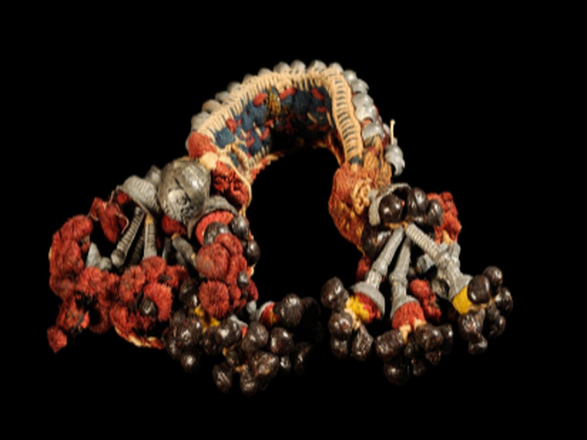 Crescent-Shaped Bridal Head Ornament Crescent-Shaped Bridal Head Ornament