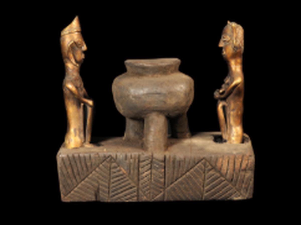 Wooden pedestal Wooden pedestal